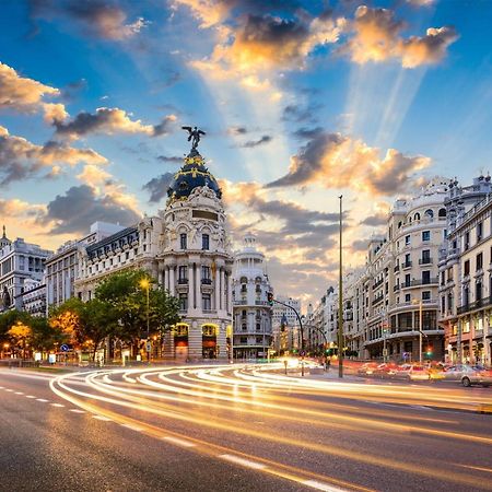 La Reina De Gran Via - Parking Tph Bed & Breakfast Madrid Exterior photo
