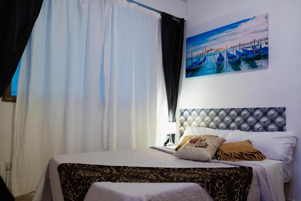 La Reina De Gran Via - Parking Tph Bed & Breakfast Madrid Exterior photo