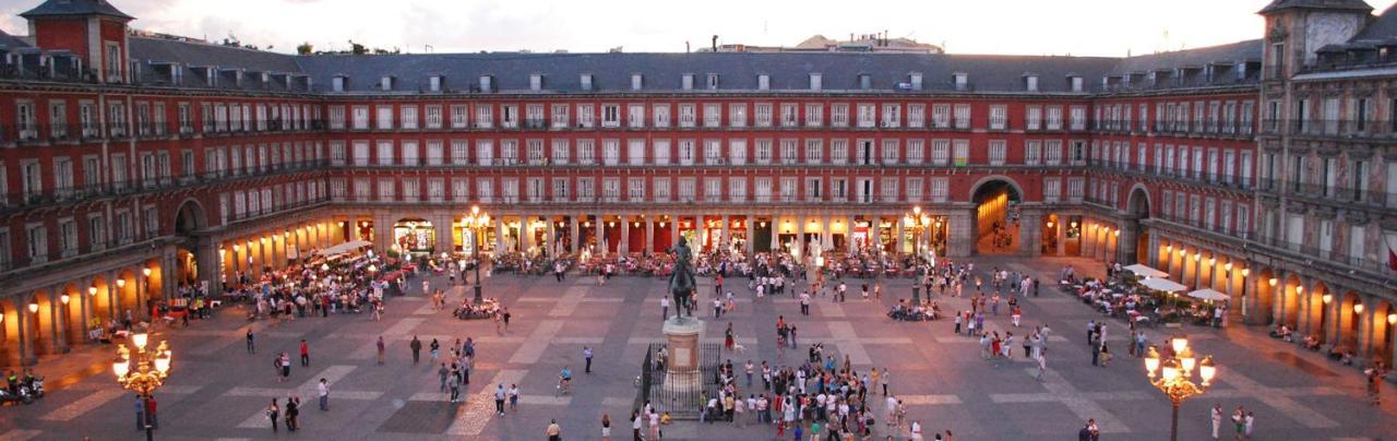 La Reina De Gran Via - Parking Tph Bed & Breakfast Madrid Exterior photo