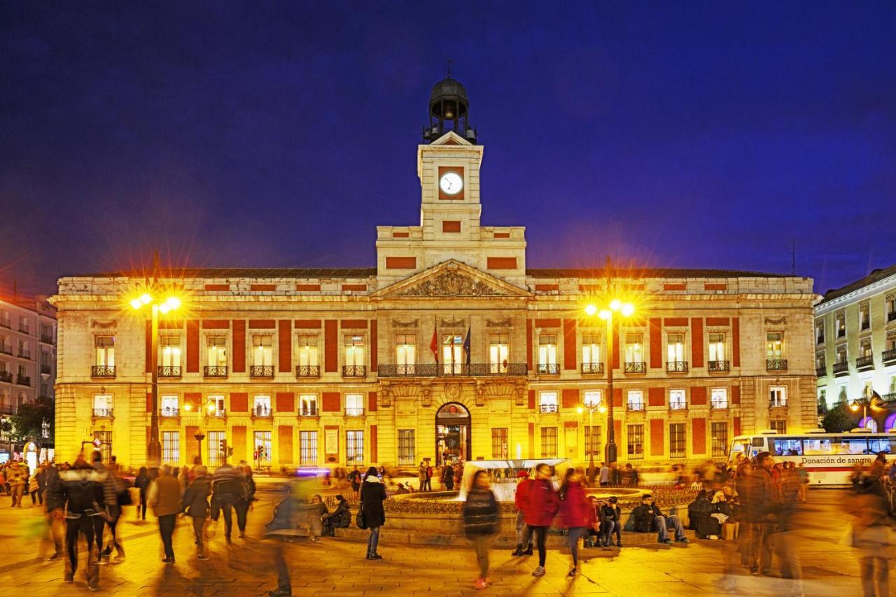 La Reina De Gran Via - Parking Tph Bed & Breakfast Madrid Exterior photo
