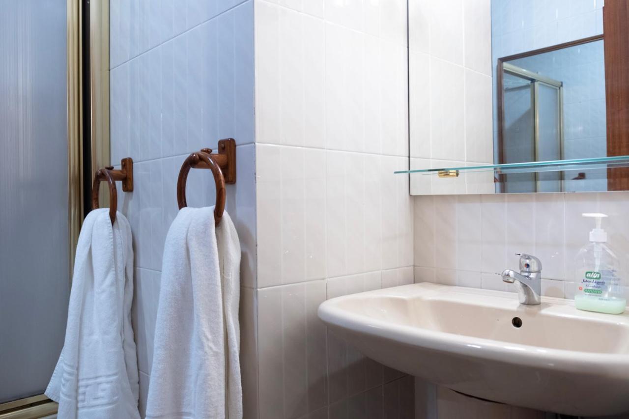 La Reina De Gran Via - Parking Tph Bed & Breakfast Madrid Exterior photo